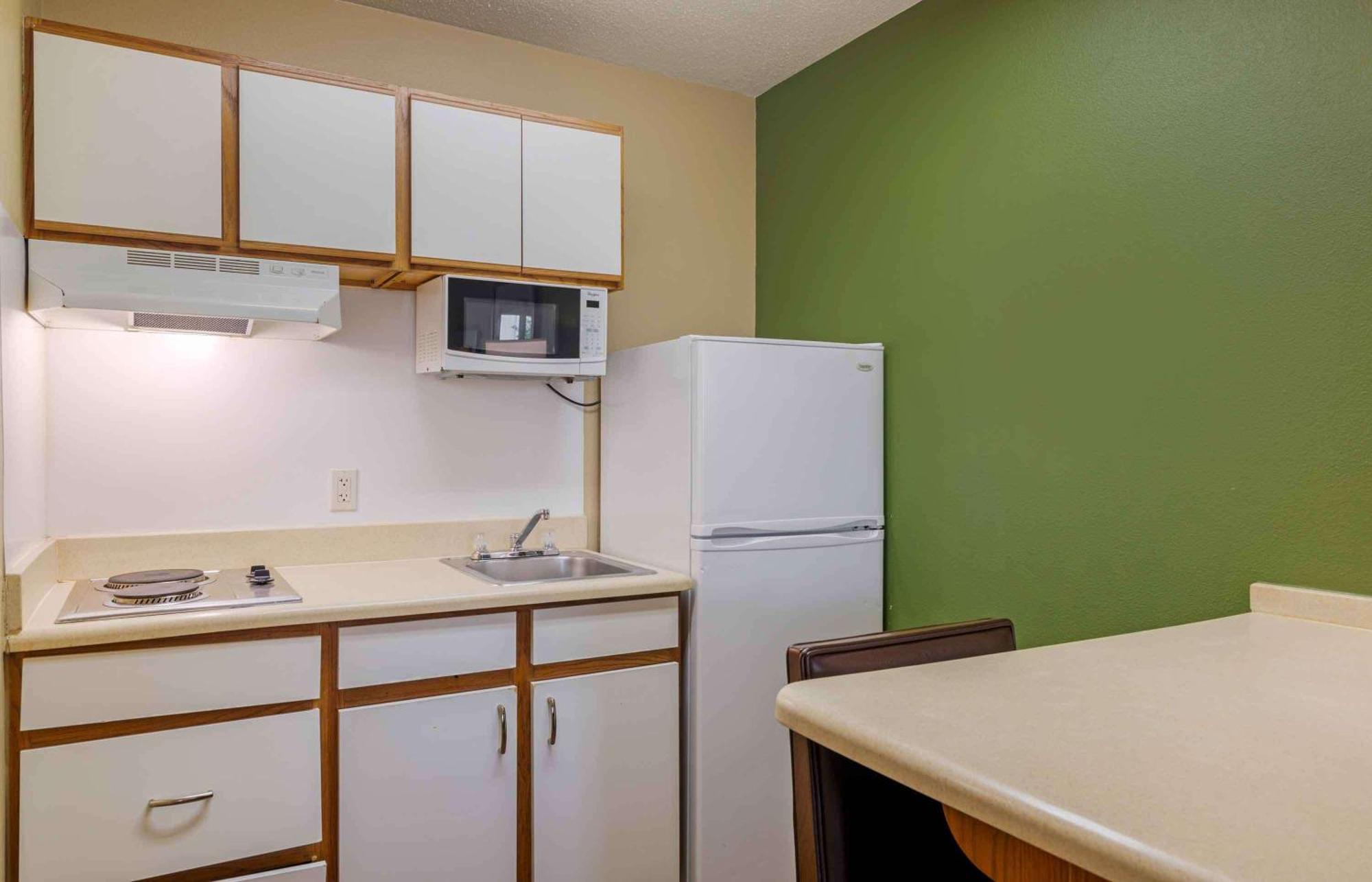 Extended America Select - Atlanta - Cumberland Mall Hotel 2*