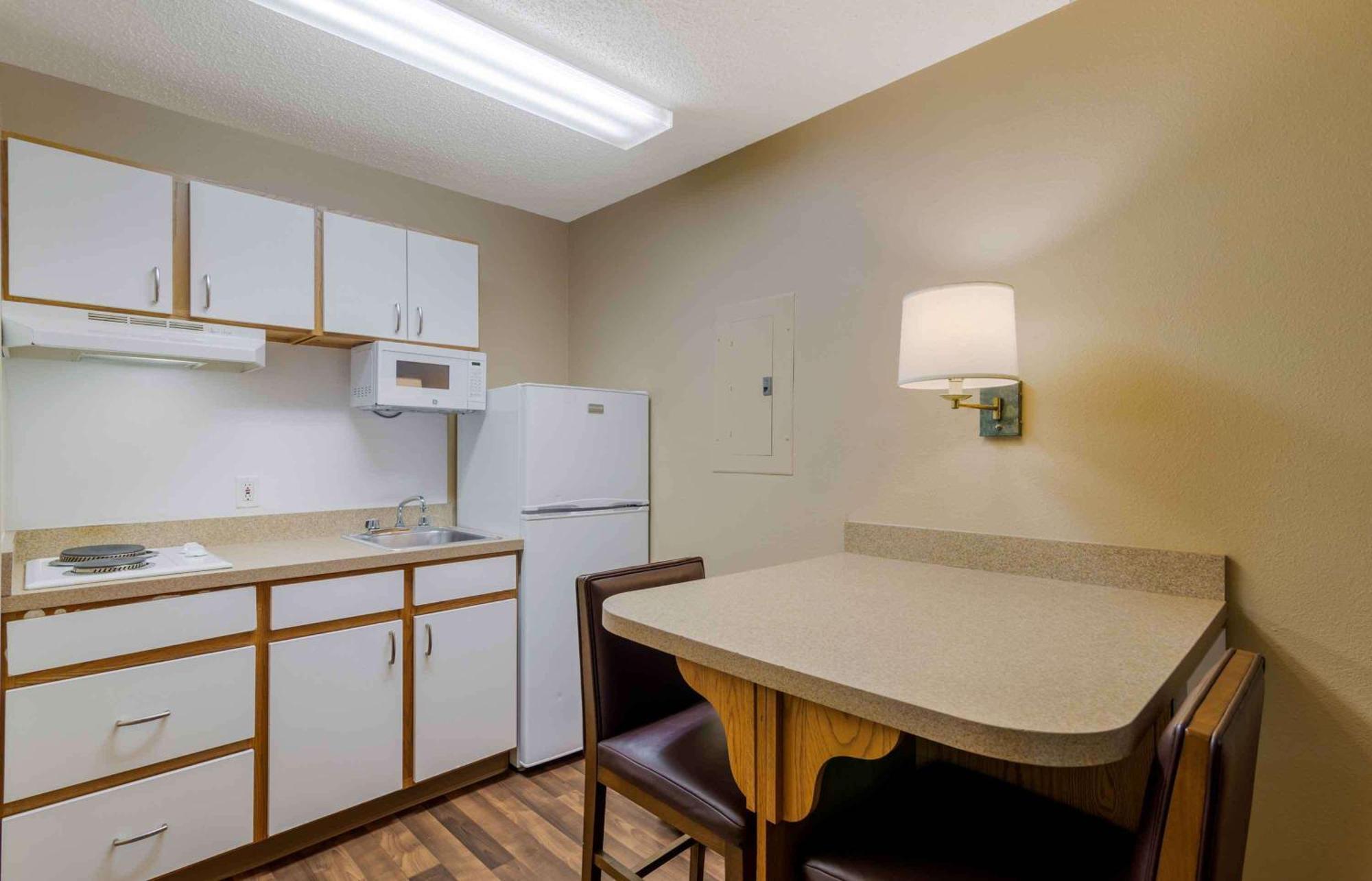 Extended America Select - Atlanta - Cumberland Mall Hotel 2*